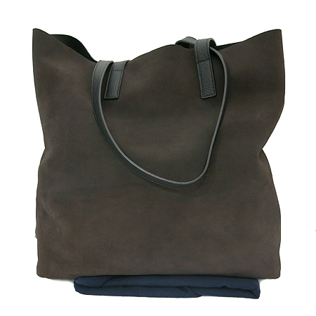 �����  �����