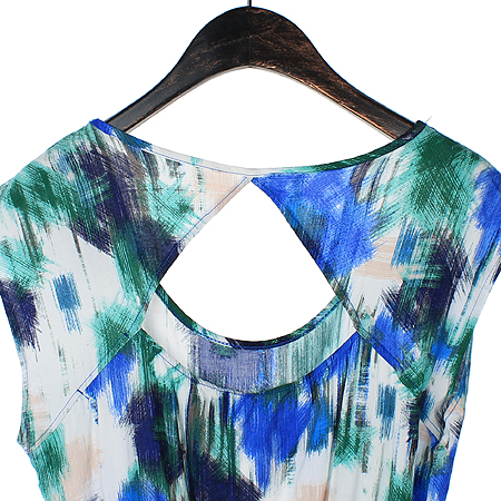 FOREVER21(������21) ��Ƽ�÷� ���� ���ǽ� �̹���3 - ���̺��� �߰���ǰ