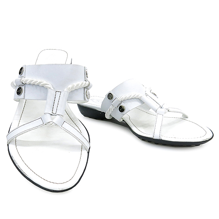 ����  ����