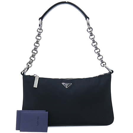 �����  �����