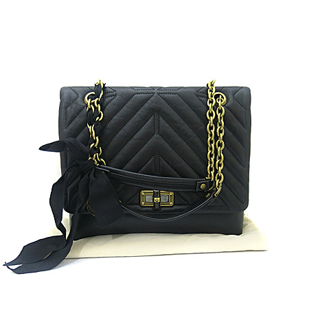 ����  �����