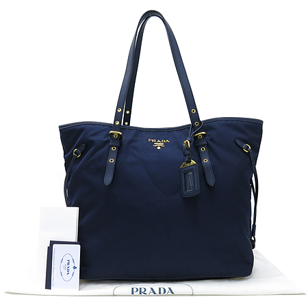 �����  �����