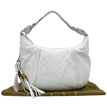 ����  �����