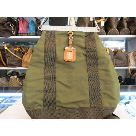 �����  ����