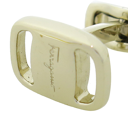 Ferragamo(��󰡸�) ���� �ٶ� ��� Ŀ�꽺 ��ư �̹���4 - ���̺��� �߰���ǰ