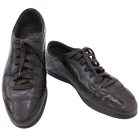Ferragamo(󰡸)   ġ   Ŀ