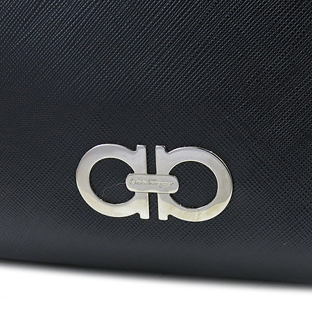 Ferragamo(��󰡸�) 21 B024 ���� ��ġ�� �ΰ� ���� ���ǾƳ� ���� VARINA(�ٸ���) ü�� ����� �̹���4 - ���̺��� �߰���ǰ