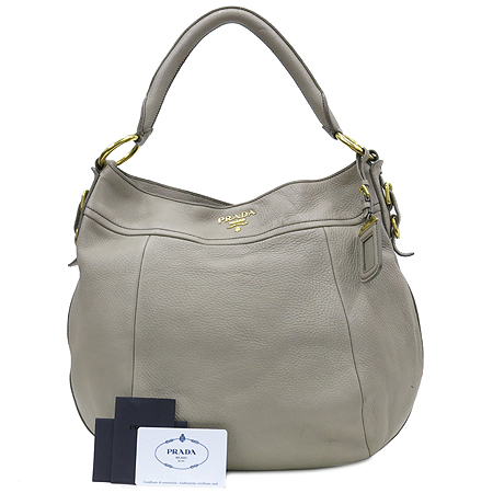 �����  �����