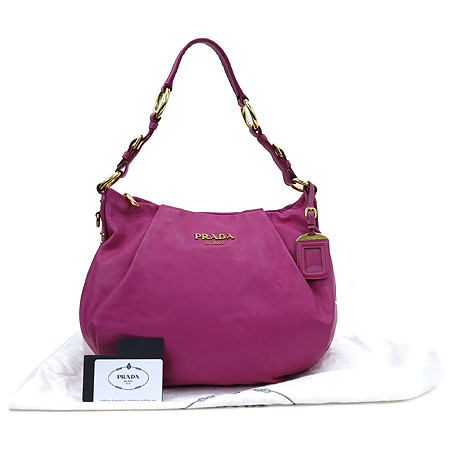 �����  �����