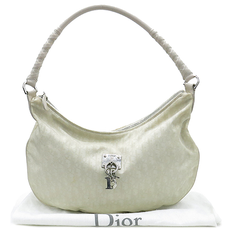 ���  �����