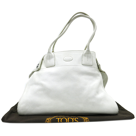 ����  �����