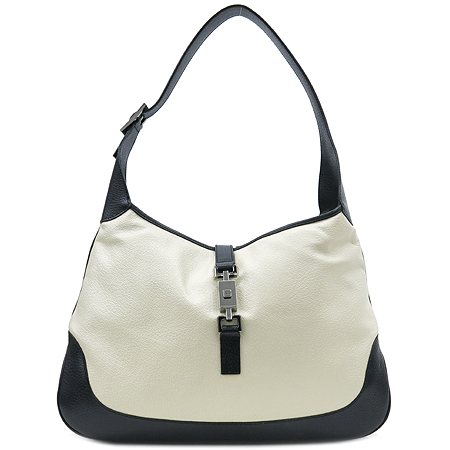 ����  �����