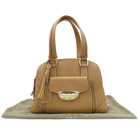 ����  �����