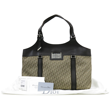 ���  �����