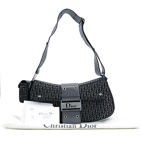 ���  �����