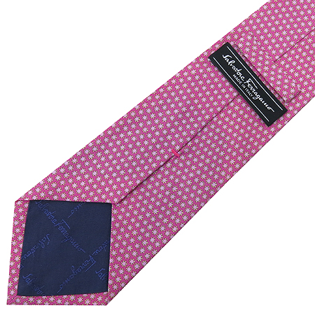 Ferragamo(��󰡸�) 100% ��ũ ��Ÿ�� �̹���3 - ���̺��� �߰���ǰ