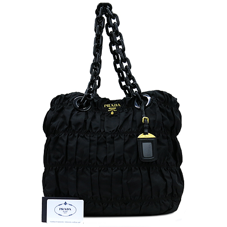 �����  �����