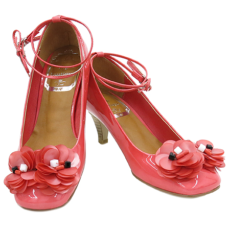 �����  ����