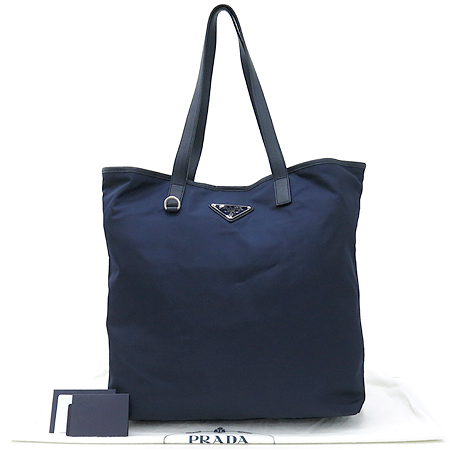 �����  �����