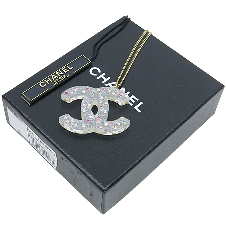 ����  �����