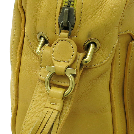 Ferragamo(��󰡸�) 21 6367 ��ġ�� �ΰ� ���ο� SOFT CALF ���� ũ�ν��� �̹���4 - ���̺��� �߰���ǰ