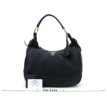 �����  �����