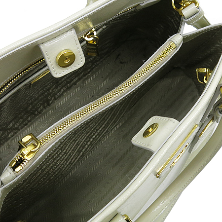 Prada(�����) BN2567 ���� �ΰ� ��� ���ǾƳ� ���̴�Ʈ 2WAY [�б�������] �̹���5 - ���̺��� �߰���ǰ