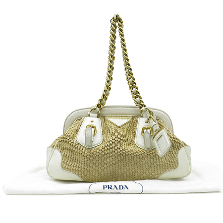 �����  �����