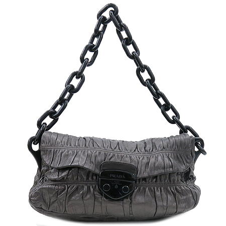 �����  �����