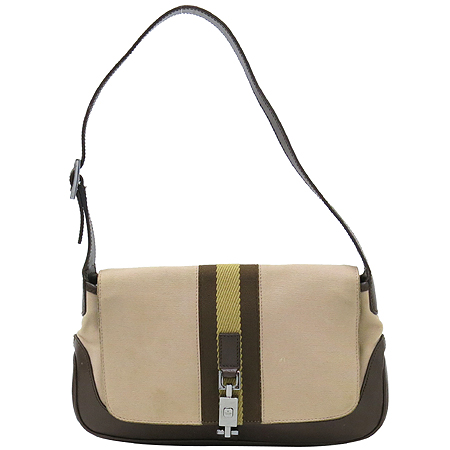 ����  �����