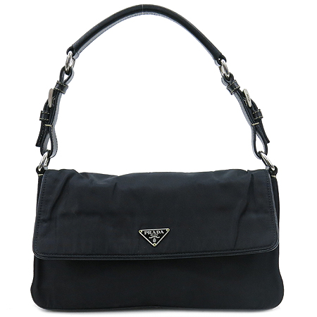 �����  �����