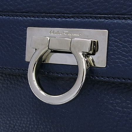 Ferragamo(��󰡸�) 21 A896 ���̺� ���� �ǹ� ��Ż ��ġ�� ����Ŭ ���Ǿ� ��Ʈ�� + �����Ʈ�� �̹���4 - ���̺��� �߰���ǰ