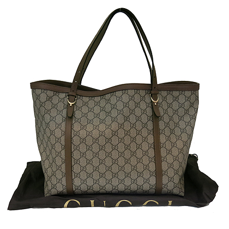 ����  �����