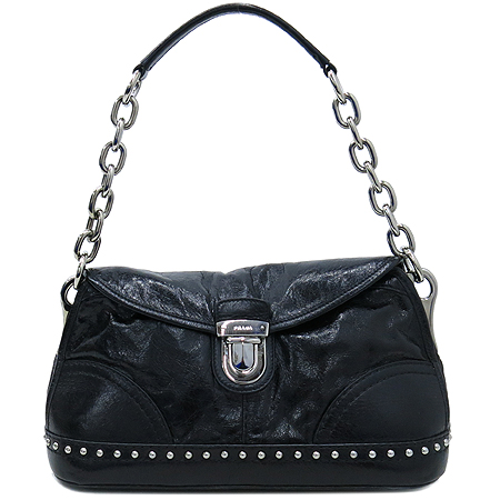 �����  �����