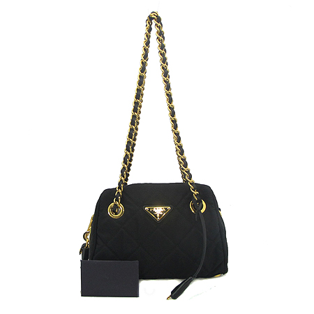 �����  �����