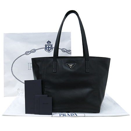 �����  �����