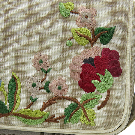 Dior(ũ����î���) �ö�� �ڼ� ��� ũ�ν��� �̹���3 - ���̺��� �߰���ǰ