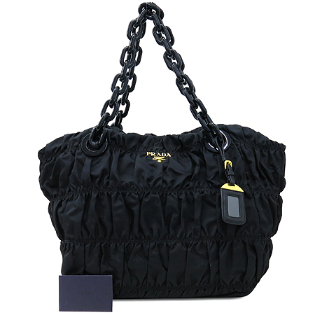 �����  �����