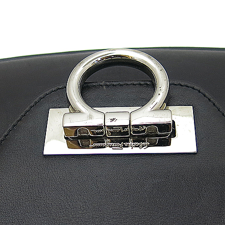 Ferragamo(��󰡸�) 21 4935 ���� ���� ���� ��ġ�� ��Ŭ ����� [��������] �̹���3 - ���̺��� �߰���ǰ