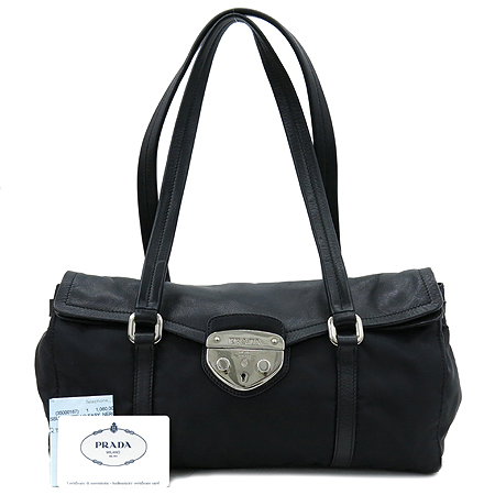 �����  �����