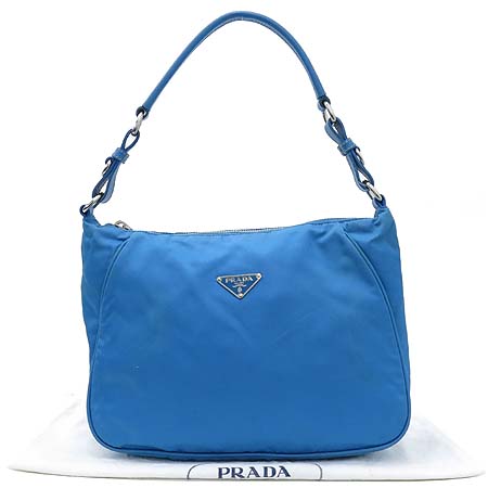 �����  �����