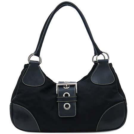 �����  �����