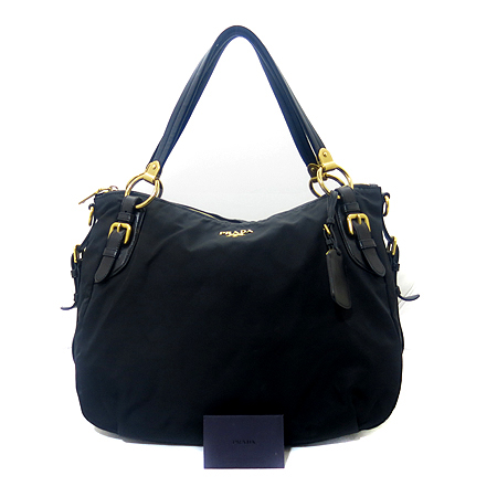 �����  �����