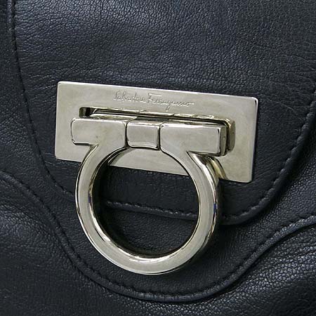 Ferragamo(��󰡸�) 21 5370 ���� ��ġ�� �ΰ� ��� ���� ���� ��Ʈ�� [�б�������] �̹���3 - ���̺��� �߰���ǰ