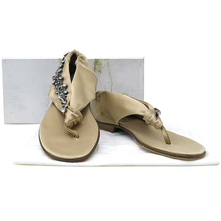 �����  ����