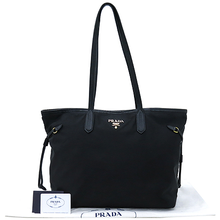 �����  �����