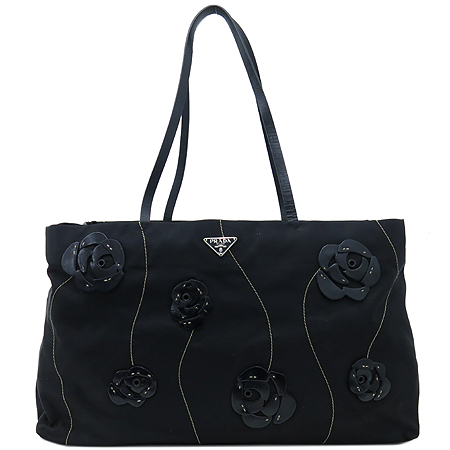 �����  �����