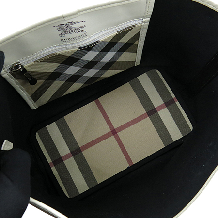 Burberry(������) �Ͽ콺üũ PVC ȭ��Ʈ ���� Ʈ���� ����� �̹���6 - ���̺��� �߰���ǰ