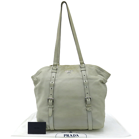 �����  �����