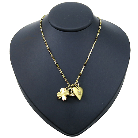 ����  �����